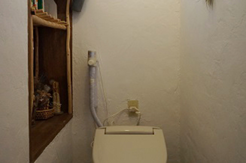 トイレ・築40年の中古別荘を漆喰DIY